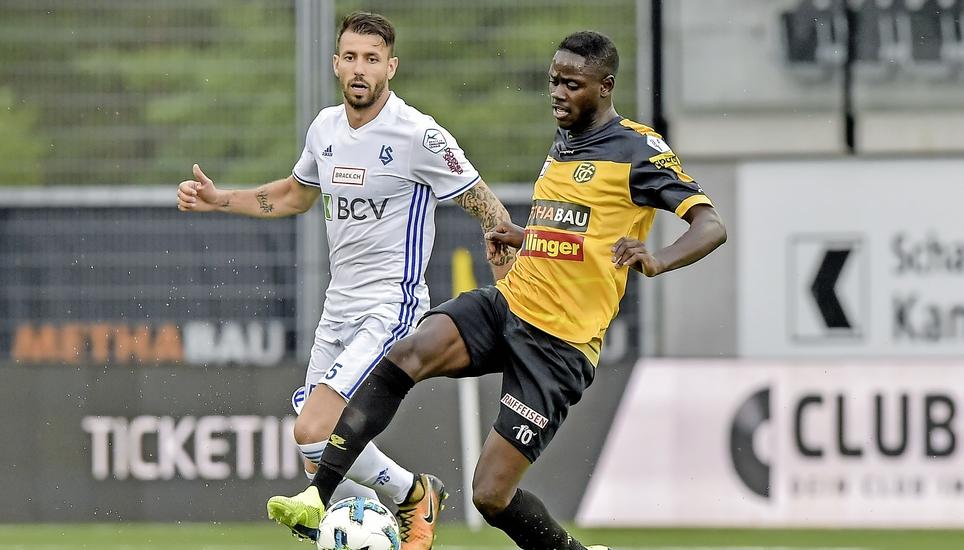 Mamadou Tounkara (r.) konnte in Schaffhausen nicht wirklich überzeugen und spielt nun in der Slowakei. Bild: Roger Albrecht
