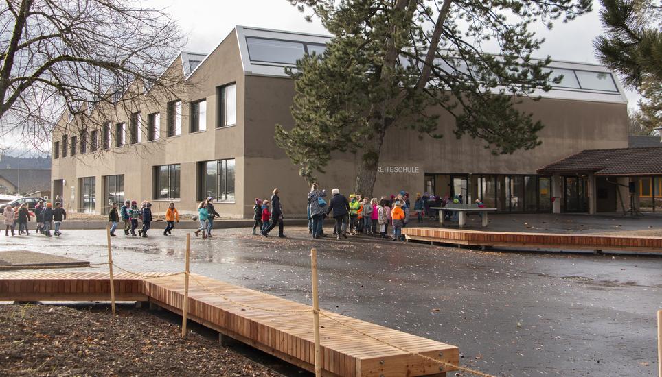 Kinder aus Schaffhausen sollen in den nächsten Wochen zentral im Schulhaus Breite betreut werden. Bild: Radio Munot