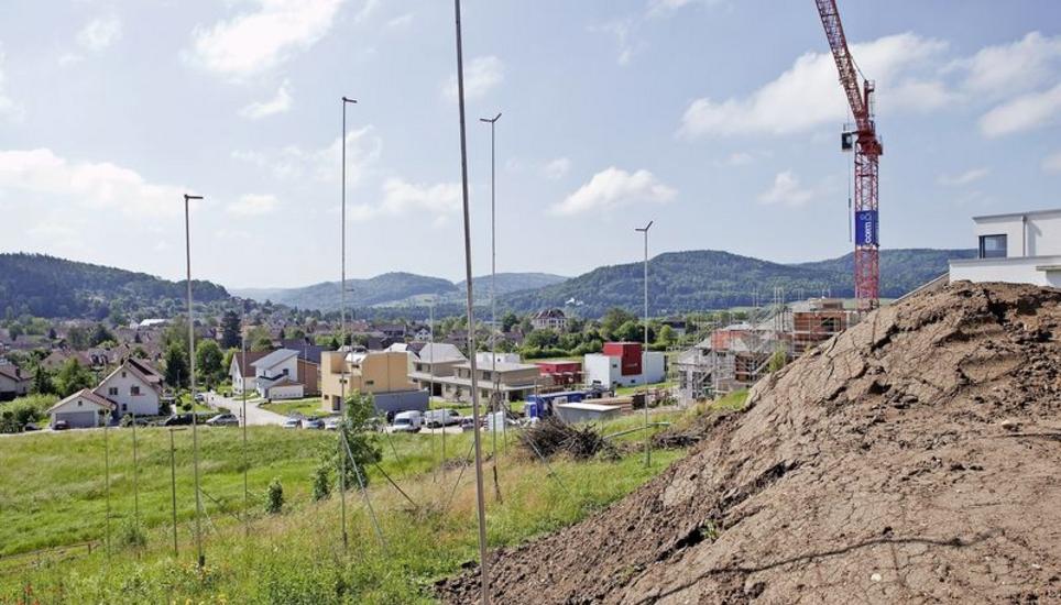 Klares Verdikt für die Zersiedelungs-Initiative. Nun stehen Diskussionen über das Bauen ausserhalb von Bauzonen an. Bild: Key