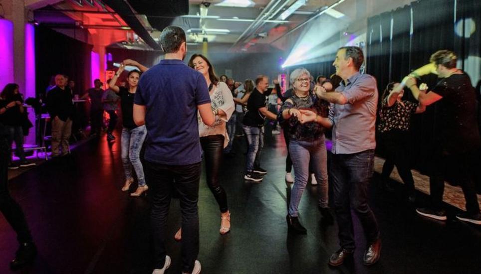 Jeden ersten Freitag im Monat treffen sich die Salseros an der «Bailemos»-Tanznacht im «Flügelwest». Archivbild: Selwyn Hoffmann