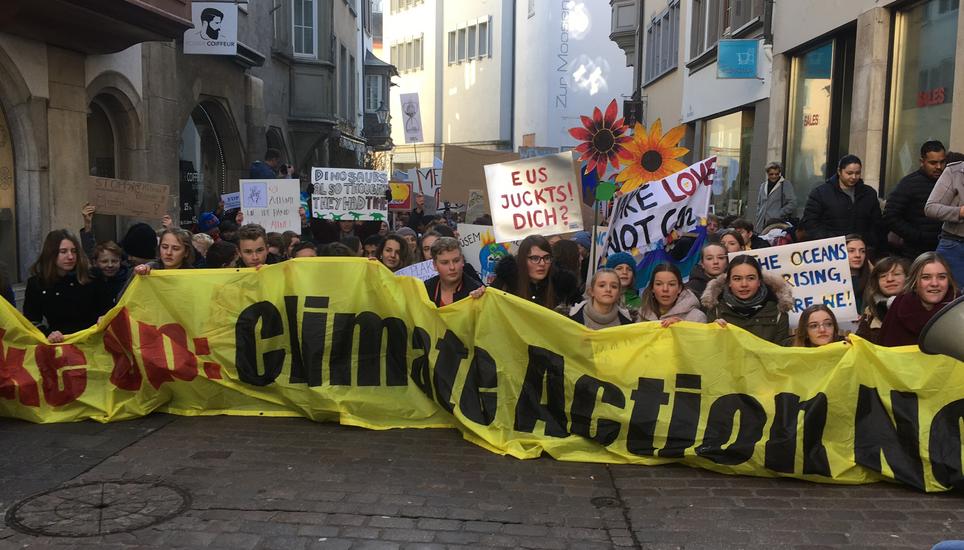 Heute müssen die Schüler die Schule nicht schwänzen - bei der Demo in Schaffhausen war das noch anders.