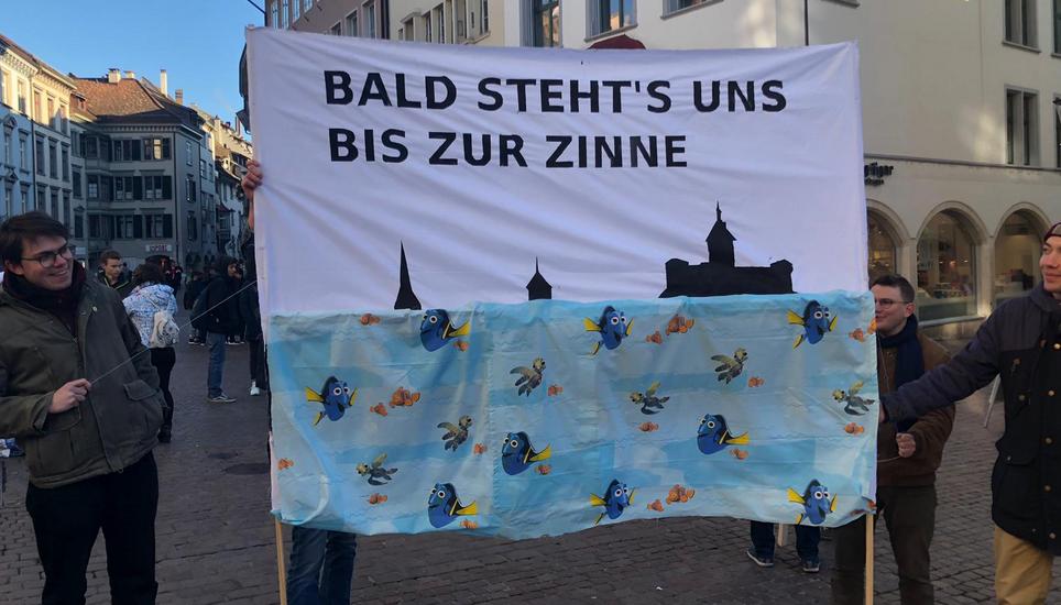 Wird der Munot bald eine Unterwasserburg sein? Bild: Elena Stojkova