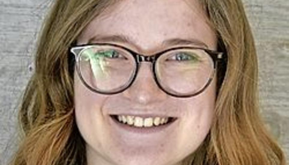 Fiona Kelly war am Besuchstag bei einer Freundin in der Wirtschaft- und-Recht-Lektion. Sie studiert Rechtswissenschaften in Basel. Vor einem Jahr war sie selbst noch Kantischülerin. Sie vermisst vor allem den täglichen Kontakt mit ihren Freunden an der Kanti.