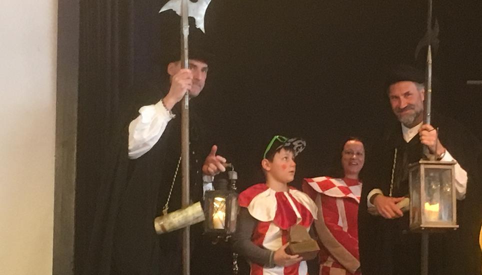 ... während die beiden Nachtwächter Thomas und Martin Harzenmoser sich über den freuen konnten. Bilder: Radio Munot