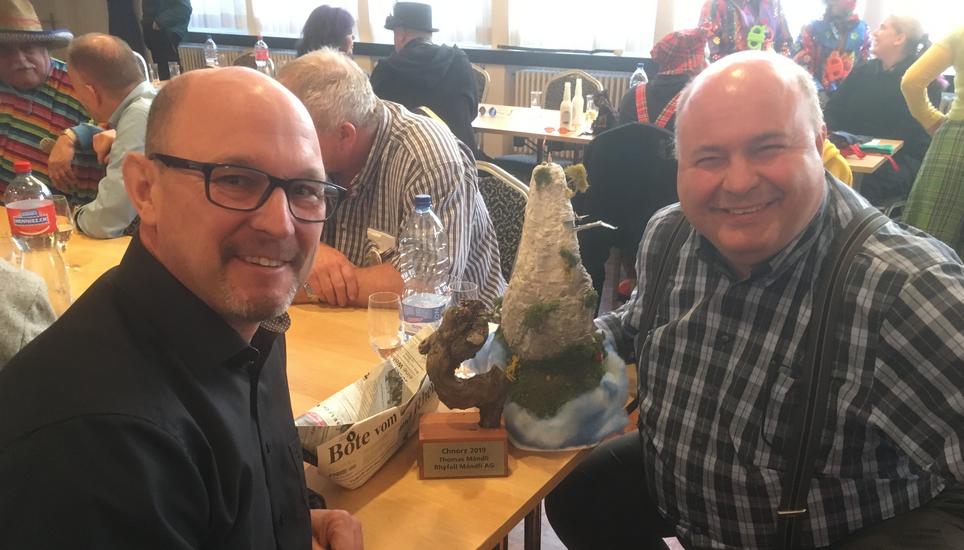 Thomas Mändli von der Werner Mändli AG und Thomas Burkhardt von der Rheinfall Betriebs AG bekamen den Chnorz...