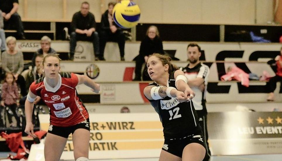 Mit Karla Klaric (l.) ist Johanna Edberg in der Kanti-Serviceabnahme ein sicherer Wert. Bild: ndke