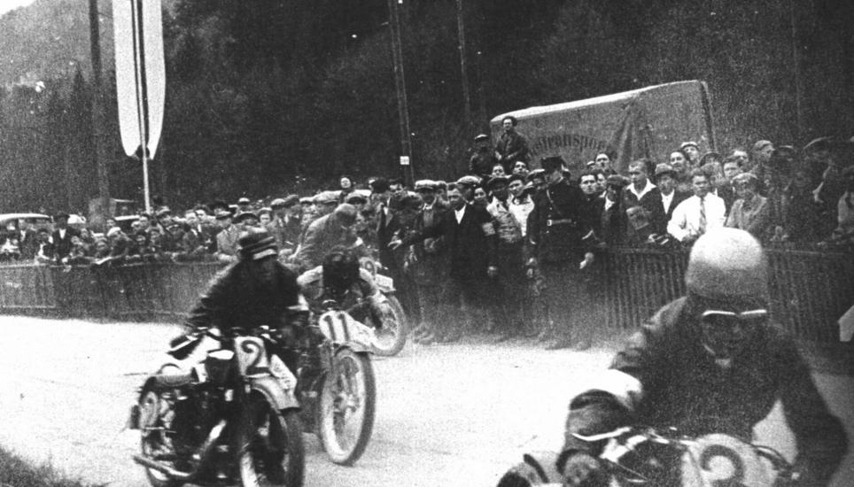 26 Jahre später begeistern diese Rennfahrer beim Motorradrennen die Schaffhauser Bevölkerung.