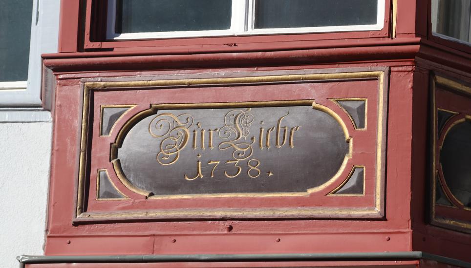Genug Liebe gab es in der Altstadt auf jeden Fall, wie dieses Haus zu wissen scheint.