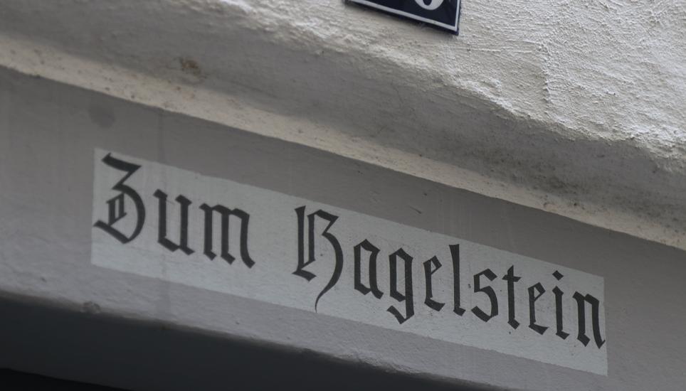 Ein pessimistischer Zeitgenosse war wohl für die Benennung dieses Hauses zuständig. «Sonnenschein» hätte es doch auch getan.