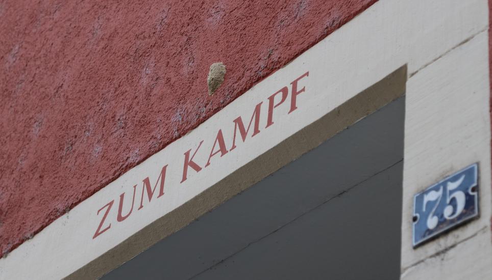 Gleich neben ersterem wird in der Neustadt aber «zum Kampf» aufgerufen.