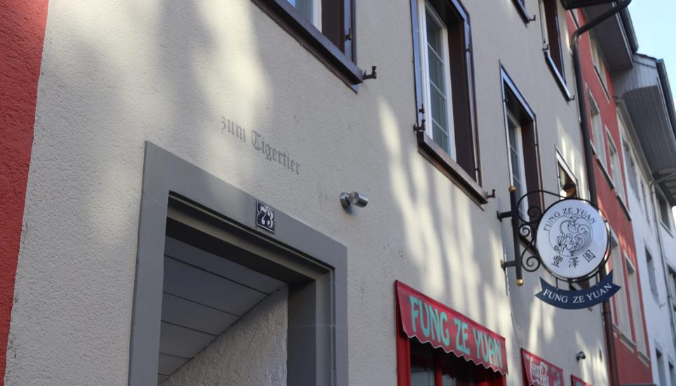 Da mussten wir schmunzeln. Ein chinesisches Restaurant in der Neustadt ist im Haus «zum Tigertier» beheimatet.