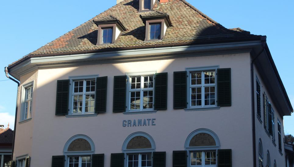 Ob dieses Haus hingegen auf die Qualität der Frauen hinweist, eher kriegerische Zeiten beschreibt oder den Namen einer Frucht trägt, ist uns leider nicht klar.