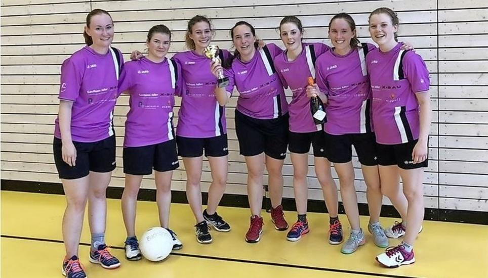 Für Korbball Buchthalen 3 spielten (von links nach rechts): Corinne Metzger, Susanne Dünner, Jasmin Zimmermann, Isabelle Kohler, Celina Braun, Alexandra Kohler, Alba Blatter. Bilder: zvg