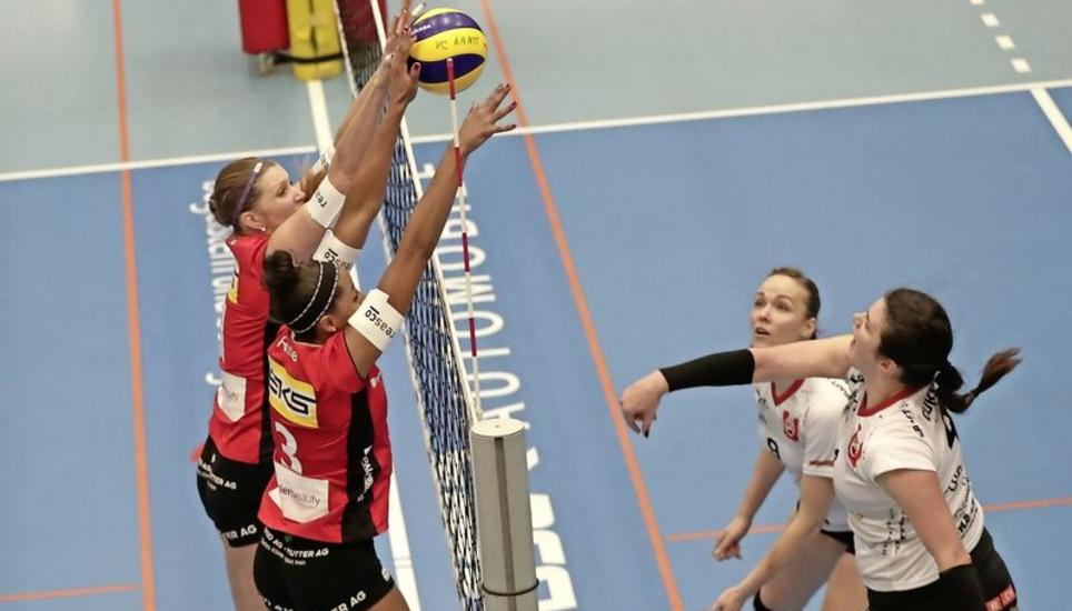 Gegen Natalia Cukseeva (r.), den Kanti-Captain der letzten Saison, müssten sich die Kanti-Spielerinnen gegen Franches-Montagnes besonders in Acht nehmen. Bild: R. Standke