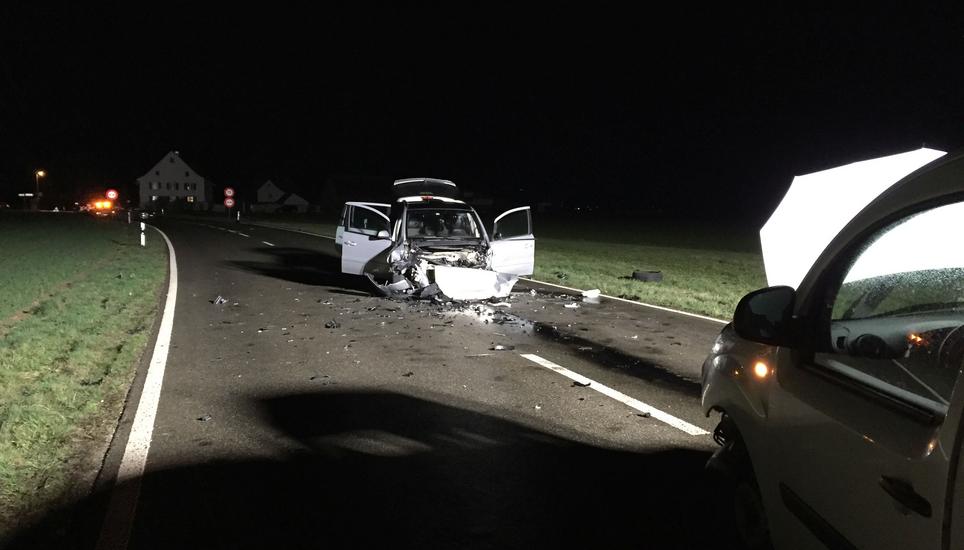 An allen drei Fahrzeugen entstand Totalschaden. Bild: SHPol