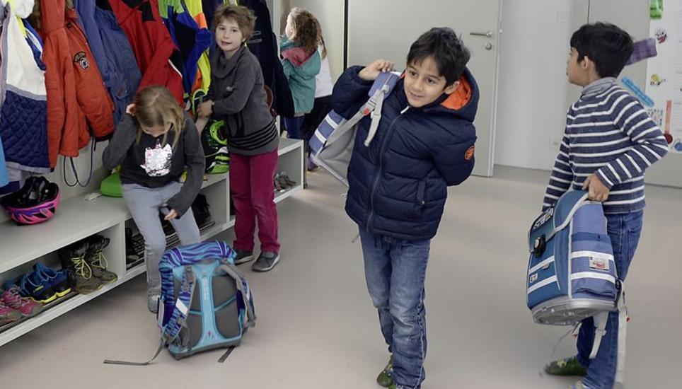 Wie sollen Schulen in der Stadt Schaffhausen künftig geführt werden? Darüber war man sich im Grossen Stadtrat gestern zwar nicht einig. Alle Politiker betonen aber, dass der Bildungserfolg der Kinder, wie hier im neuen Schulhaus Breite, im Zentrum stehen müsse. Bild: Selwyn Hoffmann