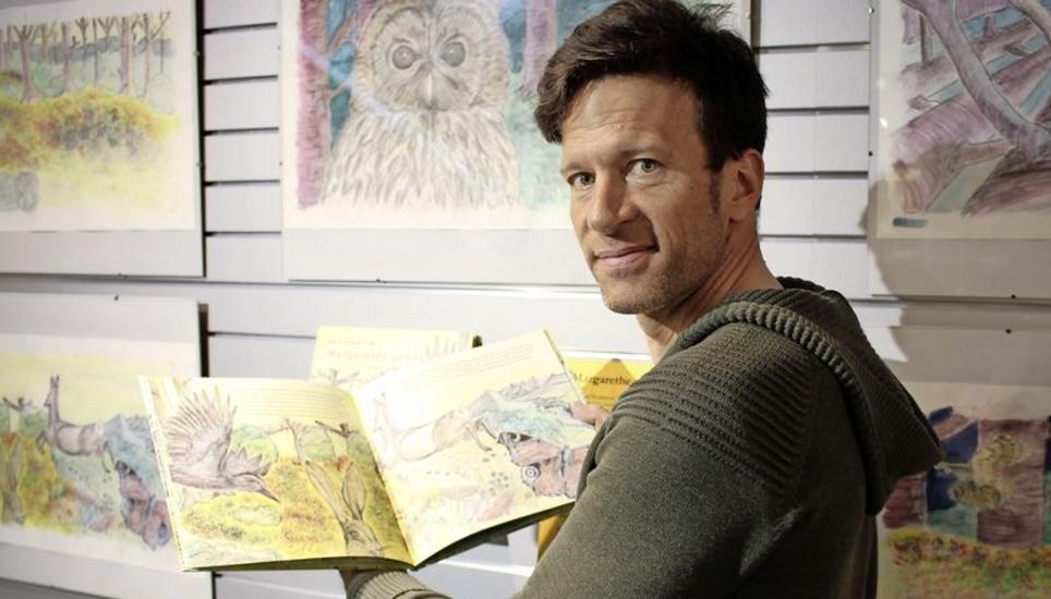 Die Original-Illustrationen von Ralf Schlatter zu «Margarethe geht» hängen zurzeit in einer Zürcher Buchhandlung. Bild: Sonja Werni