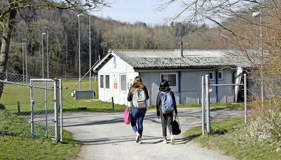 Das Haus des Sporting Clubs soll bald durch einen neuen Bau mit Garderoben und einem Gemeinschaftsraum ersetzt werden. Bild: Melina Ehrat