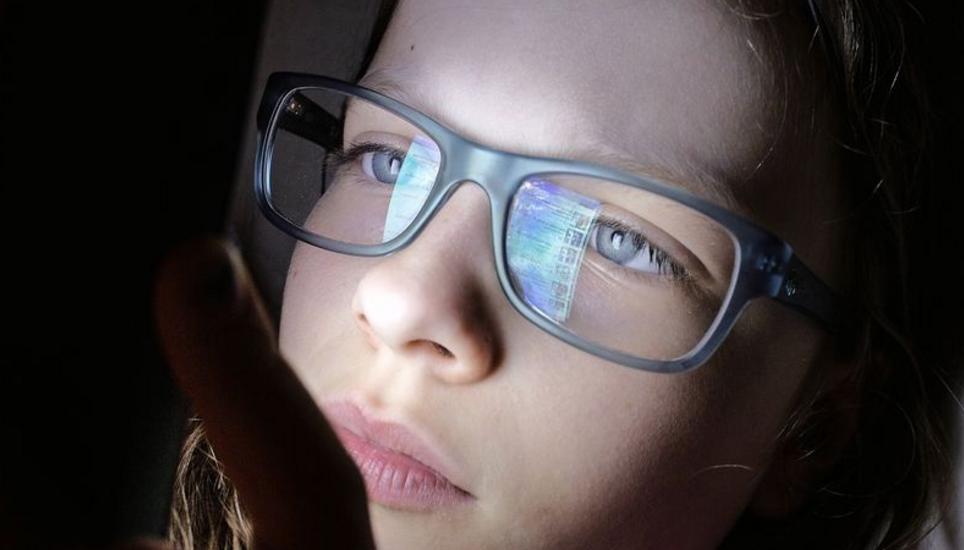 Teenager machen sich immer öfter durch Social-Media-Delikte strafbar. Bild: Key