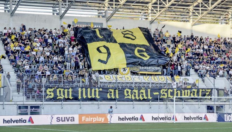 Eine Einheit mit dem Team: Heute wird die neue Clubhymne den FCS-Fans präsentiert. Bild: Roger Albrecht
