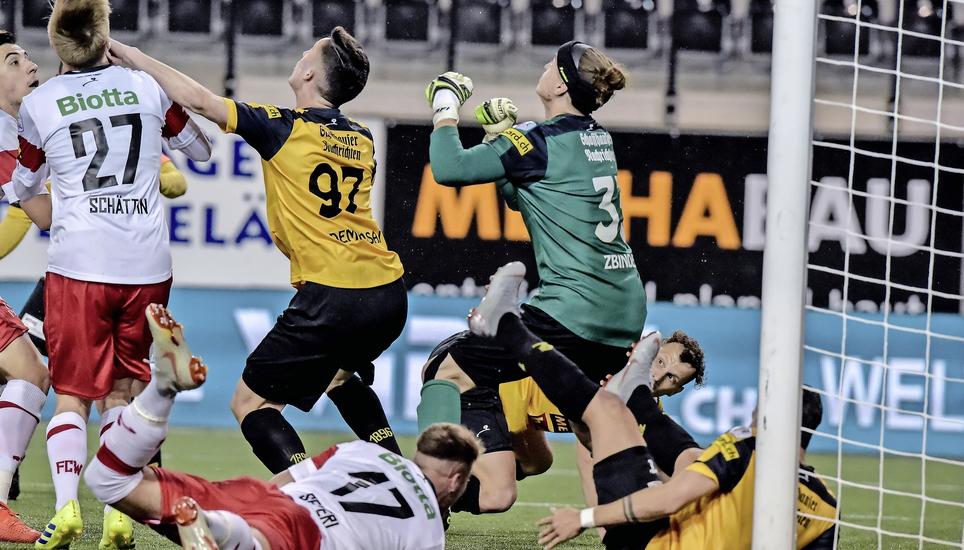 Drei Mal wurde die FCS-Abwehr (Demhasaj 97, Keeper Zbinden und Captain Bunjaku) überwunden. Winterthur siegte im Derby verdient mit 3:1. Bild: Roger Albrecht