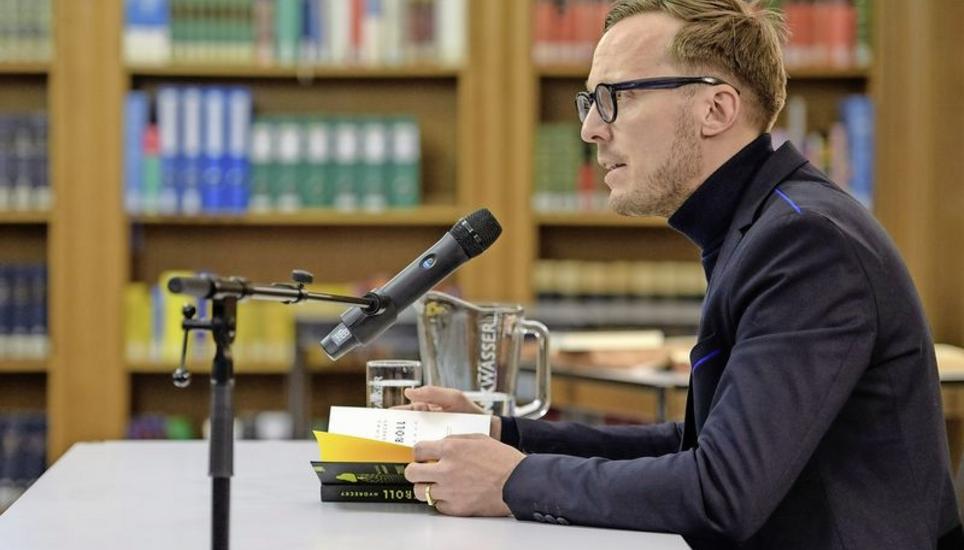 Michal Hvoreckys Lesung im Lesesaal der Stadtbibliothek Schaffhausen löste nicht nur Applaus, sondern auch eine angeregte Diskussion aus. Bild: Michael Kessler