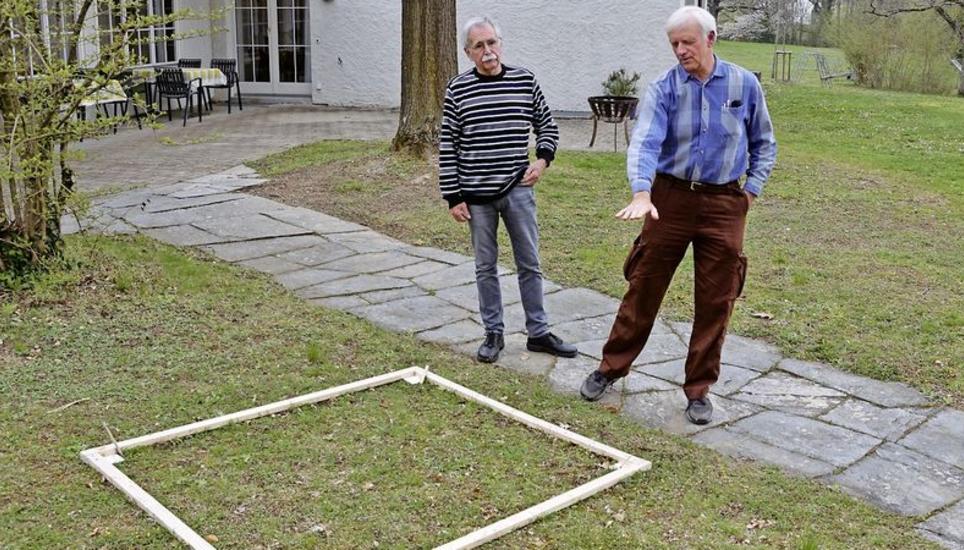 Ueli Steinegger und Jürg Renold freuen sich, dass der Ofen gebaut wird. Bild: Karin Lüthi