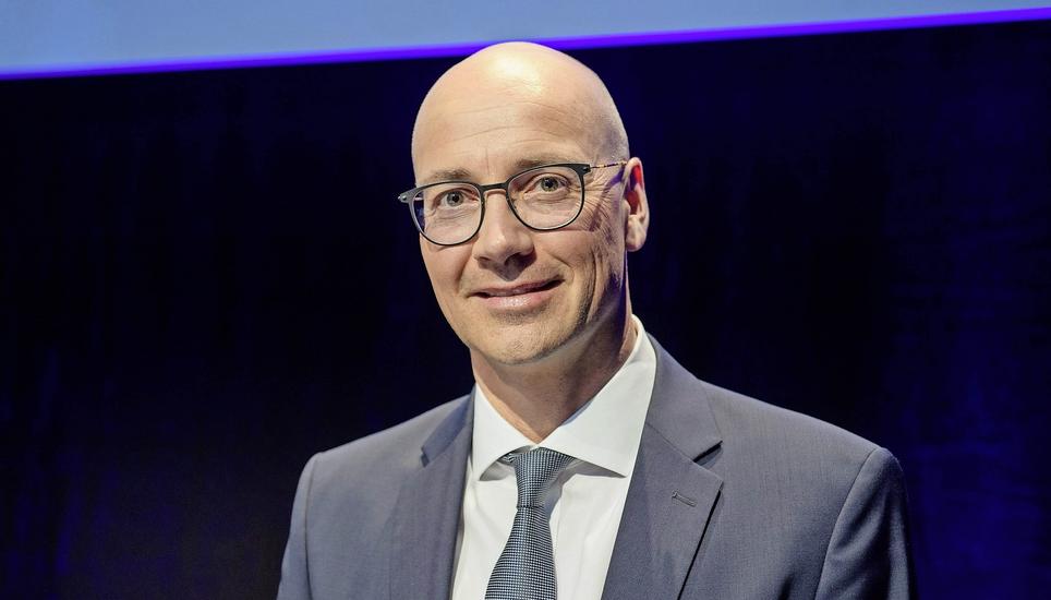 Der neue Konzernchef Andreas Müller schafft es nicht immer pünktlich zum Abendessen nach Hause. Bild: Michael Kessler