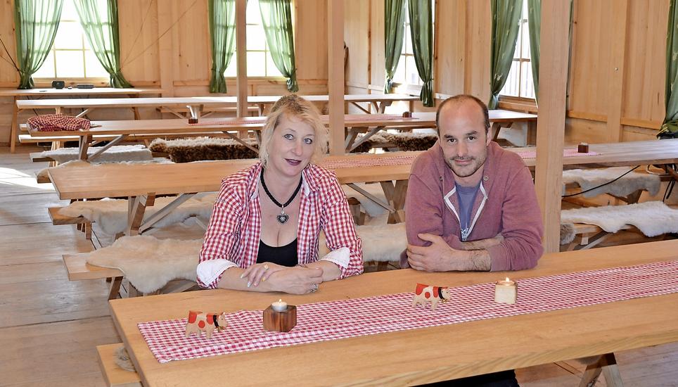 Tirza Narcisi und Thomas Meister in der «Bibertalstation». Bild: Andreas Grossmann