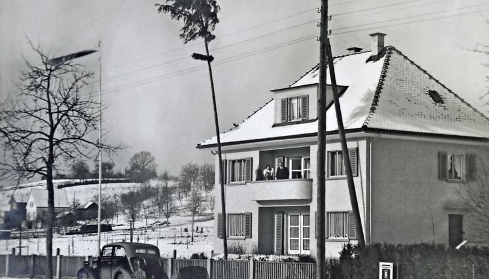In diesem Haus an der Schaffhauser Strasse 114 in Büsingen wohnten die Bürgermeister Eigenmann und Walter, und am Ende des Zweiten Weltkrieges lebte in der oberen Wohnung die Frau des wichtigsten Devisenbeschaffers des Dritten Reiches, Friedrich Kadgien.