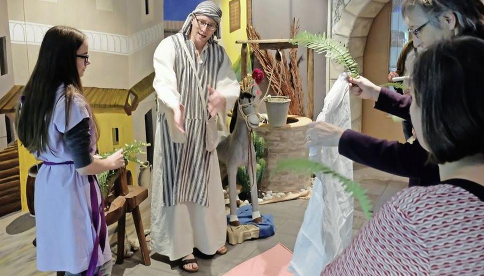 Was damals in Jerusalem geschah: Anschauungsunterricht durch Samuel Walzer, Leiter der Schaffhauser Heilsarmee, in «Original-Kleidung». Bild: Eric Bührer