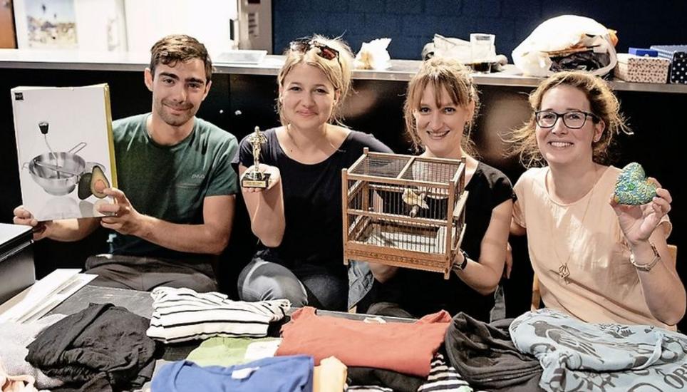 Iliana Thür (rechts) hatte Basil Baumann, Fabiola Brändli und Viviane Rohner für den Nachtflohmarkt begeistert.