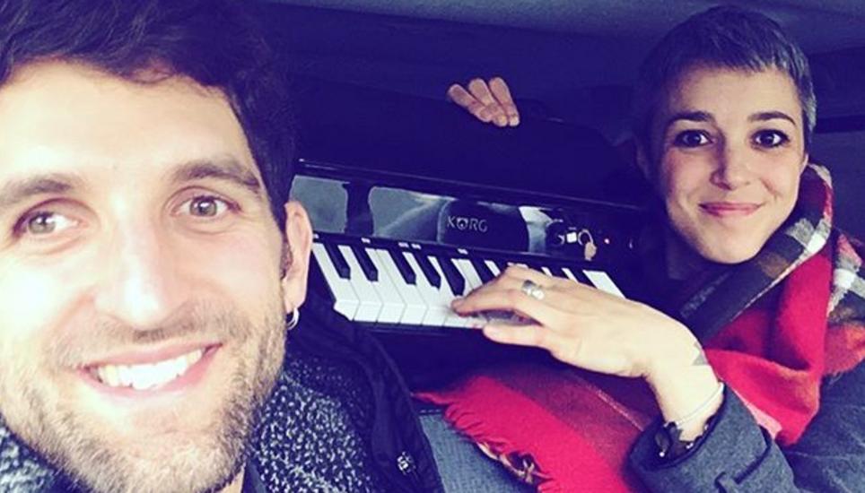 Sophie Burande und Léonard Gogniat, damals beide Strassenmusiker, haben sich in den Ferien in Südfrankreich kennengelernt. Bild: Instagram
