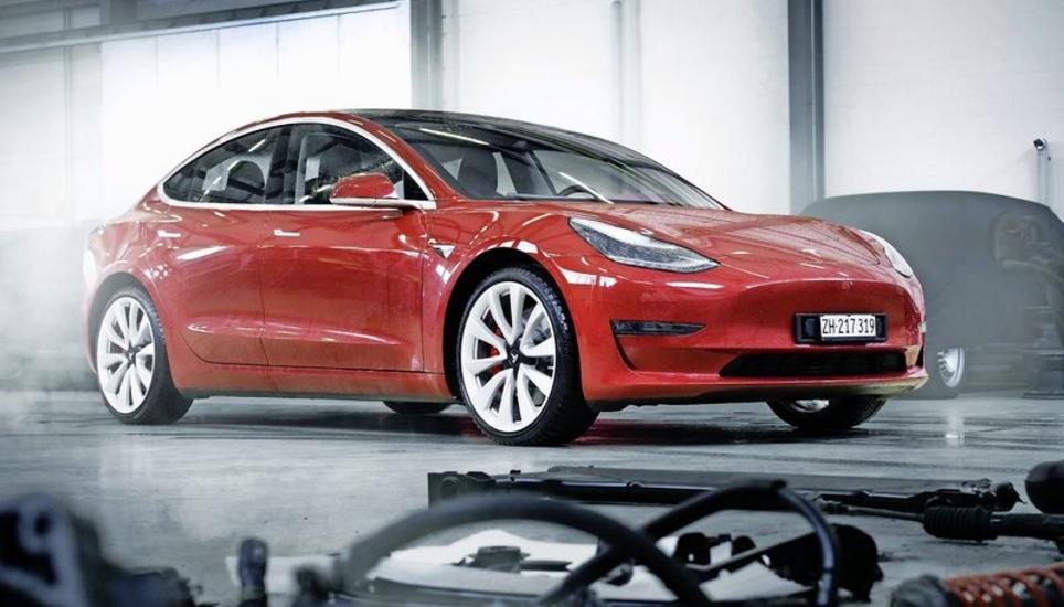 Das Model 3 von Tesla führte im März die Verkaufscharts in der Schweiz an. Bild: PF
