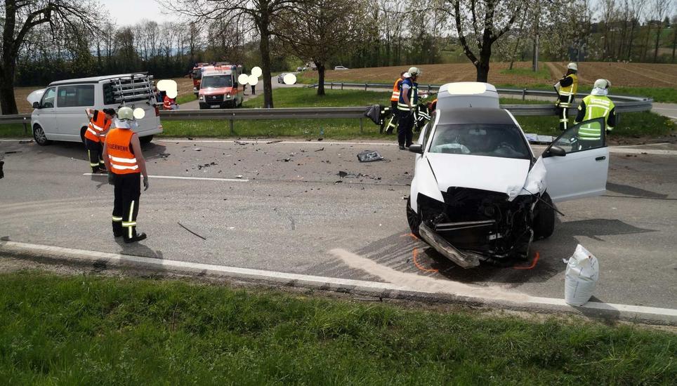 Bei dem Unfall gab es mehrere leichtverletzte Personen.