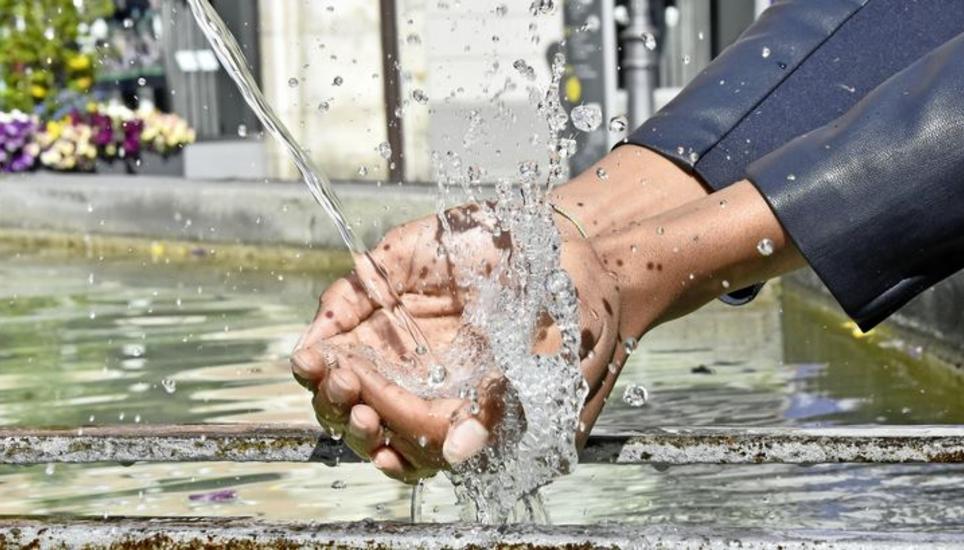 Aus den Brunnen in Schaffhausen kommt Trinkwasser. Wie das Interkantonale Labor festgestellt hat, ist dieses von einwandfreier Qualität. Bild: Tamara Schori
