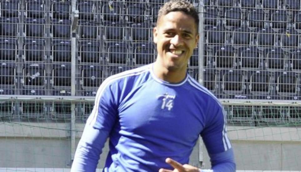 FCS-Captain Paulinho bereitet eine Trainingseinheit vor – und hat Spass dabei. Bild: Tobias Erlemann