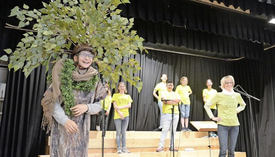 Über 40 Kinder werden am Samstag auf der Bühne stehen und das Musical «Di drüü Bäum» aufführen. Bild: Sonja Werni
