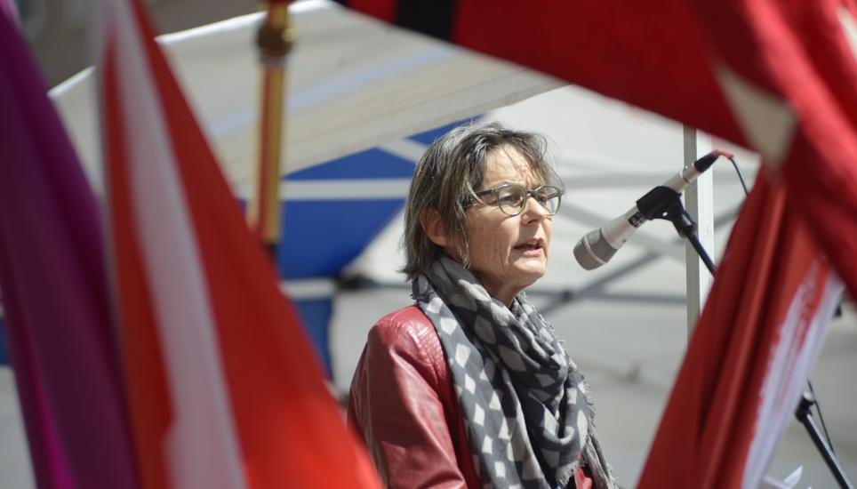 «Noch immer verdienten Frauen rund 20 Prozent weniger als Männer, wovon 7 Prozent nicht erklärbar seien», sagt Nationalrätin Martina Munz bei ihrer Ansprache auf dem Fronwagplatz.