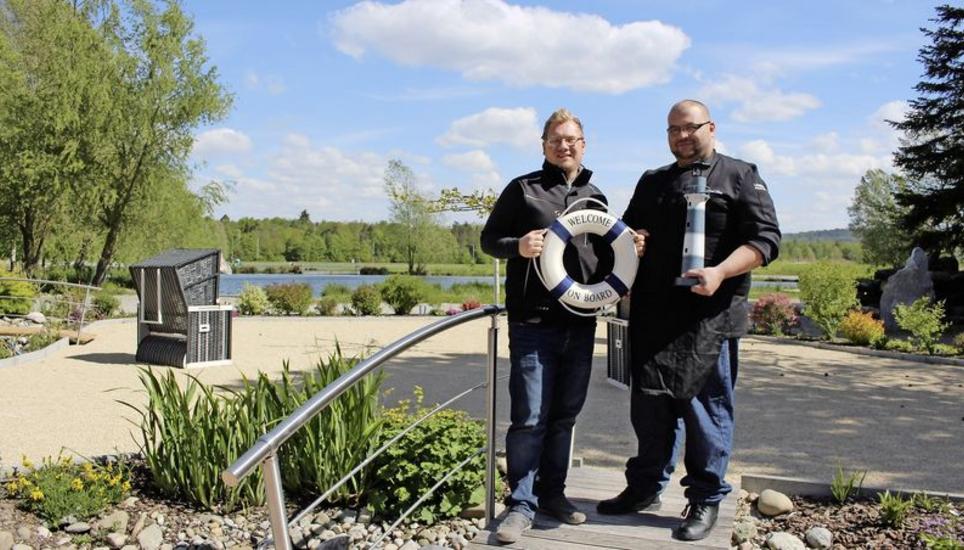 «Moin, moin», heisst es neu im Restaurant des Kundelfingerhofs: Geschäftsführer Martin Junker und Chefkoch Manfred Zilles bringen nordische Einflüsse sowohl ins Menü als auch in die Einrichtung. Bild: Sonja Werni