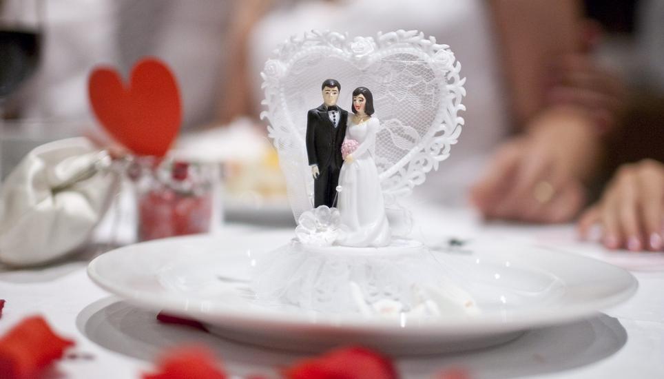 Das fehlende Geld sollte den Hochzeitsplänen des Paares nicht im Weg stehen.