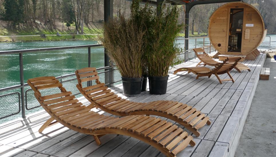 Schwitzen mit Aussicht auf den Rhein: So wirbt der Verein Rhysauna für die Wintersauna. Bild: zvg
