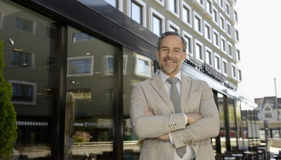 «Solides Design, aber der Platz ist noch zu kühl»: Vienna-House-CEO Rupert Simoner über das «Arcona Living» in Schaffhausen. Bild: Selwyn Hoffmann