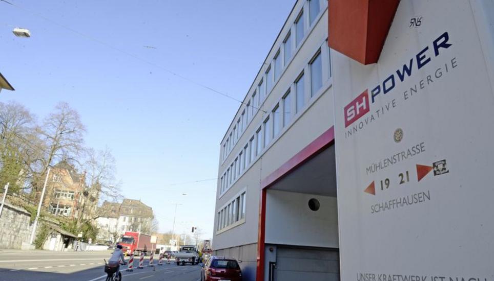 SH Power hat einen Grundversorgungsauftrag zu erfüllen. Das Energieunternehmen ist mit Elektroinstallationen aber auch am Privatmarkt tätig. Bild: Selwyn Hoffmann