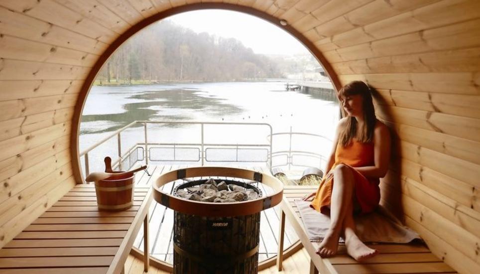 Schwitzen mit Aussicht auf den Rhein: So wirbt der Verein Rhysauna für die Wintersauna. Bild: zvg