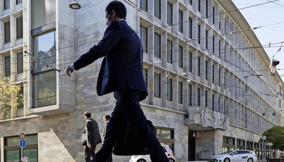 Der Hauptsitz der UBS in Zürich. Gestern gab die Bank bekannt, auf Spareinlagen keine Zinsen mehr zu gewähren. Bild: Key
