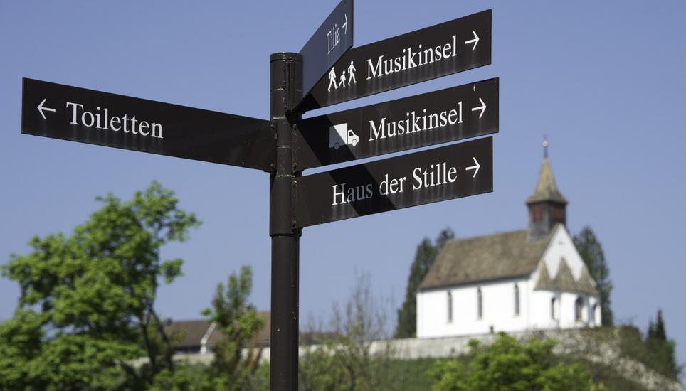 Die Bergkirche in Rheinau. An den Gottesdiensten sind auch die Schwestern zu Gast. Bild: Jeannette Vogel