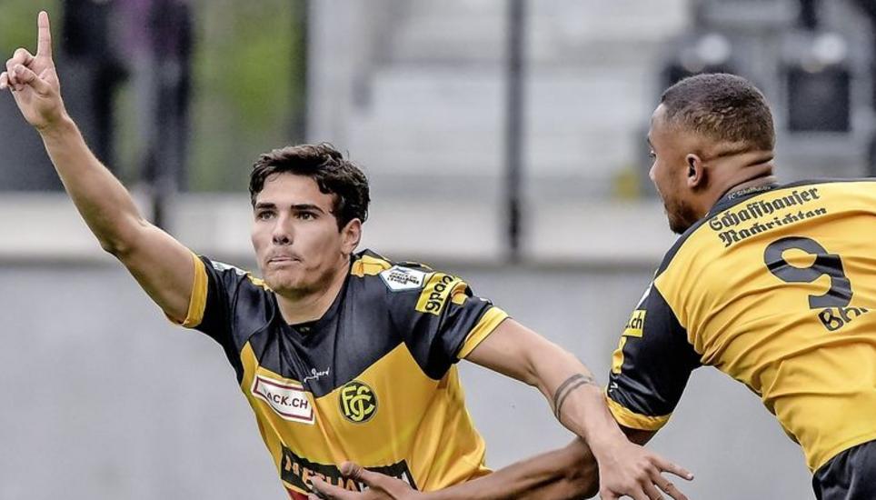 Das Ziel: Die FCS-Spieler um Luca Tranquilli (links) wollen heute das letzte Heimspiel der Saison mit einem Sieg beenden. Bild: Roger Albrecht