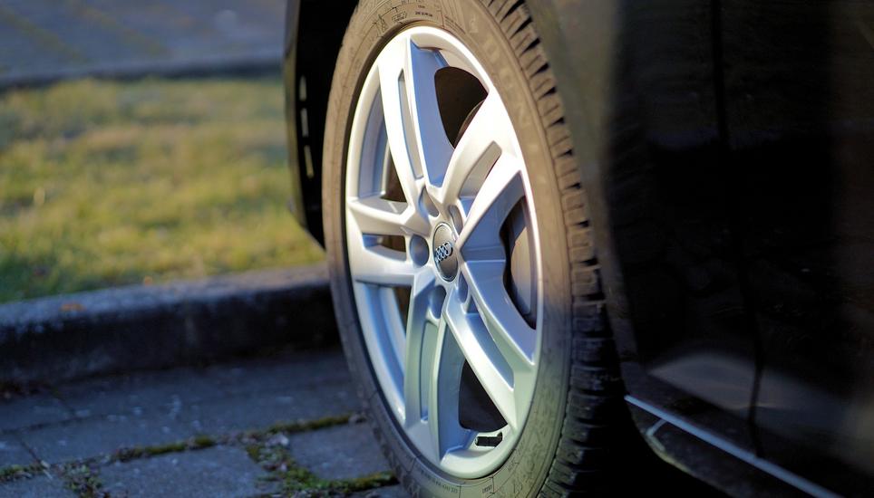 Die Autofahrerin kümmerte sich nicht um die angefahrene Fussgängerin. Symbolbild: Pixabay