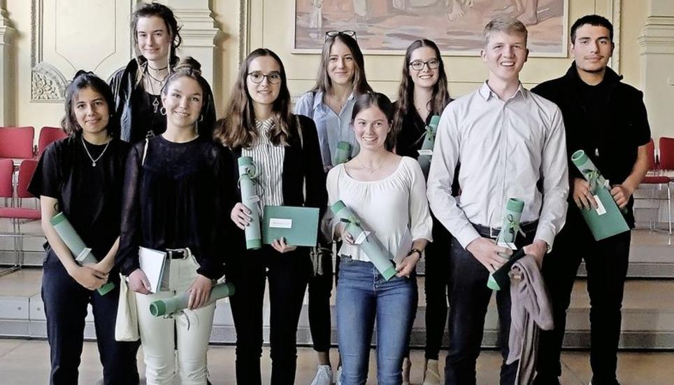 Diese Maturanden wurden für ihre herausragenden Maturaarbeiten an der Kantonsschule Schaffhausen ausgezeichnet. Bild: Eric Bührer